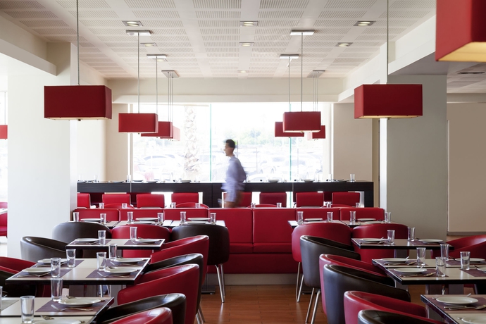 Imagen del bar/restaurante del Hotel Ibis Hermosillo. Foto 3