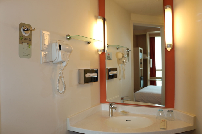 Imagen de la habitación del Hotel Ibis Hong Kong Central and Sheung Wan. Foto 8