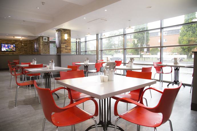 Imagen del bar/restaurante del Hotel Ibis Hull City Centre. Foto 3