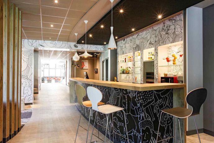 Imagen del bar/restaurante del Hotel Ibis Hyères Centre. Foto 4