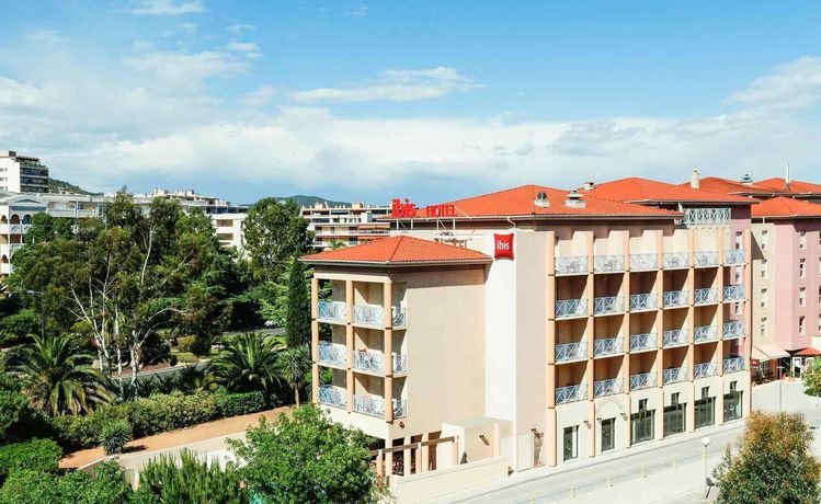 Imagen de los exteriores del Hotel Ibis Hyères Centre. Foto 10