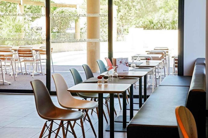 Imagen del bar/restaurante del Hotel Ibis Hyères Centre. Foto 6