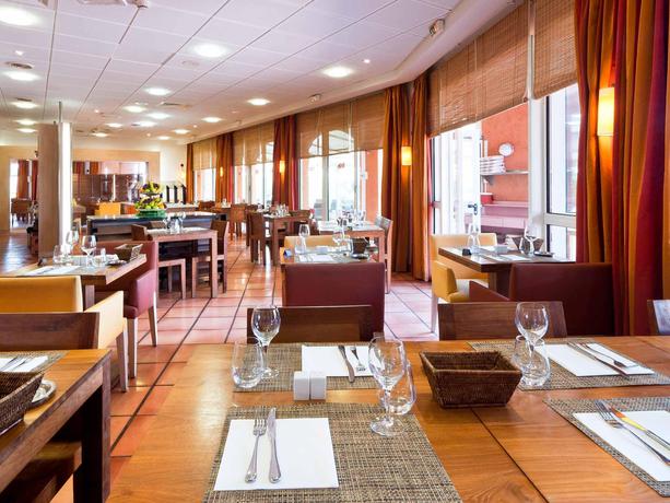 Imagen del bar/restaurante del Hotel Ibis Hyeres Plage Thalassa. Foto 6