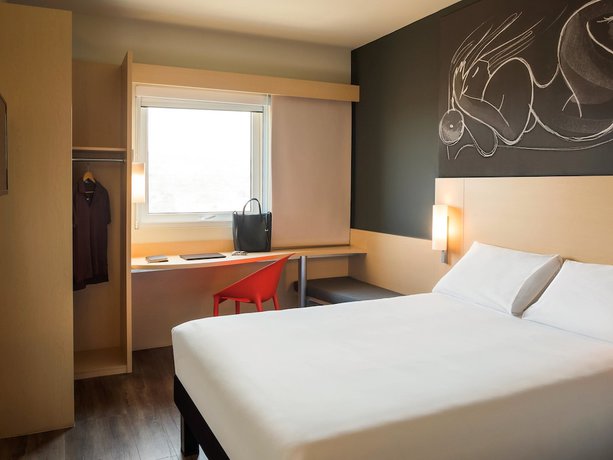 Imagen de la habitación del Hotel Ibis Irapuato. Foto 10