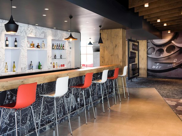 Imagen del bar/restaurante del Hotel Ibis Irapuato. Foto 8