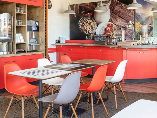 Imagen del bar/restaurante del Hotel Ibis Issoire. Foto 7