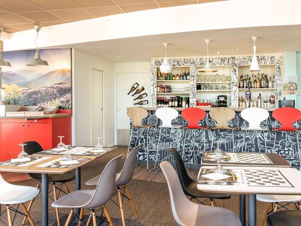 Imagen del bar/restaurante del Hotel Ibis Issoire. Foto 8