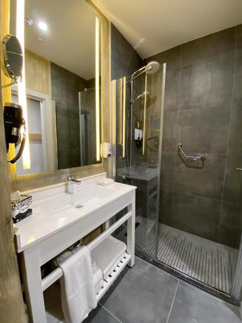 Imagen de la habitación del Hotel Ibis Istanbul Airport. Foto 5