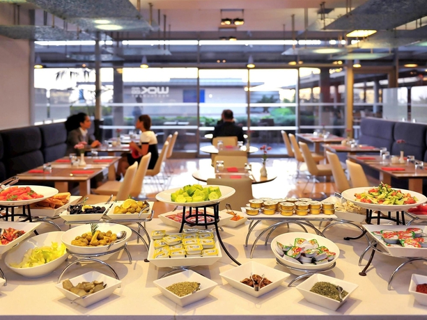 Imagen del bar/restaurante del Hotel Ibis Istanbul Zeytinburnu. Foto 2