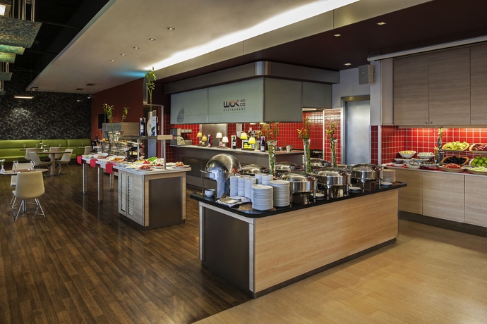 Imagen del bar/restaurante del Hotel Ibis Istanbul Zeytinburnu. Foto 4