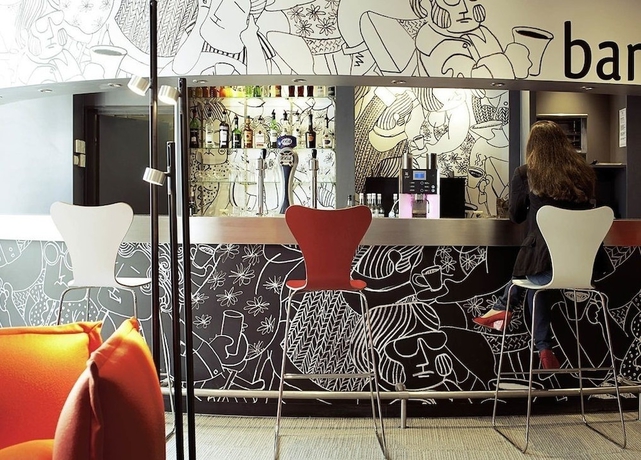 Imagen del bar/restaurante del Hotel Ibis Istres Trigance. Foto 9