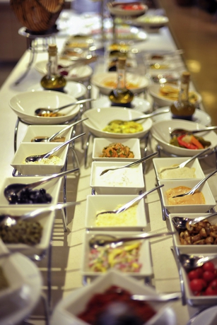 Imagen del bar/restaurante del Hotel Ibis Izmir Alsancak. Foto 4