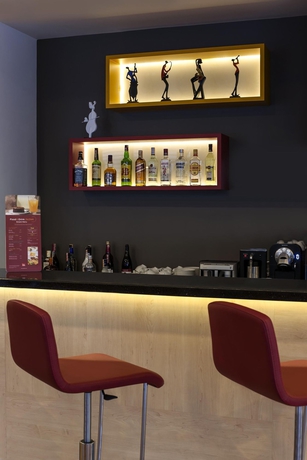 Imagen del bar/restaurante del Hotel Ibis Izmir Alsancak. Foto 5
