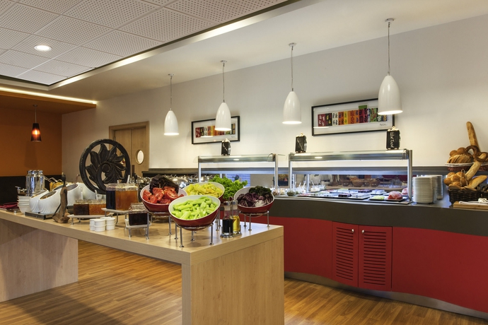 Imagen del bar/restaurante del Hotel Ibis Izmir Alsancak. Foto 6