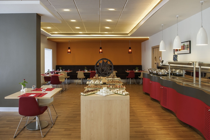 Imagen del bar/restaurante del Hotel Ibis Izmir Alsancak. Foto 7