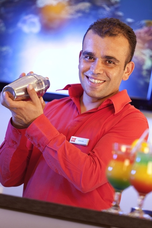 Imagen del bar/restaurante del Hotel Ibis Izmir Alsancak. Foto 8