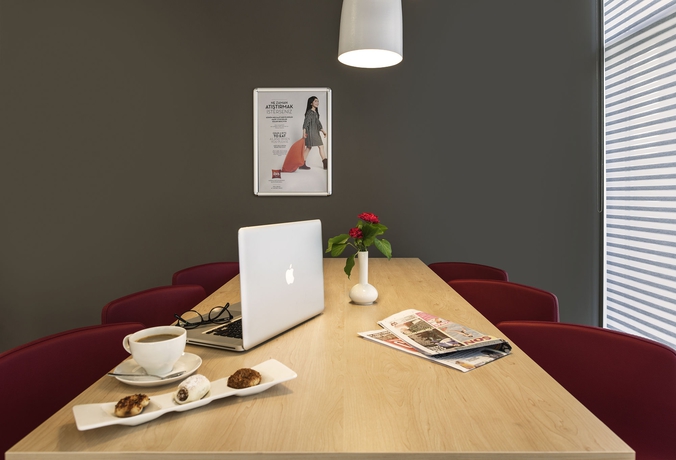 Imagen de los interiores del Hotel Ibis Izmir Alsancak. Foto 14