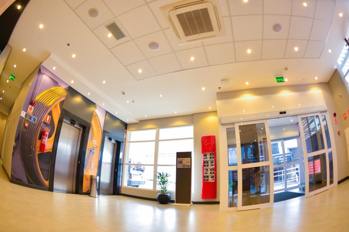 Imagen del bar/restaurante del Hotel Ibis Jacarei. Foto 2