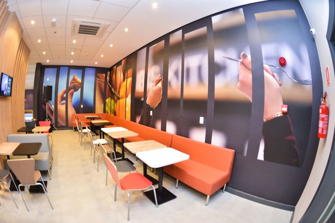 Imagen del bar/restaurante del Hotel Ibis Jacarei. Foto 3