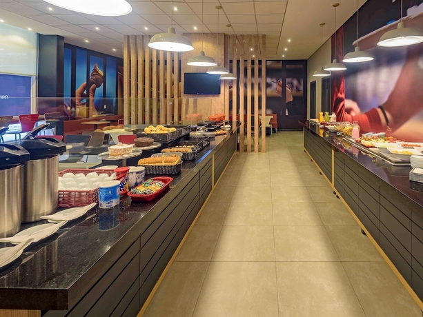 Imagen del bar/restaurante del Hotel Ibis Jacarei. Foto 4