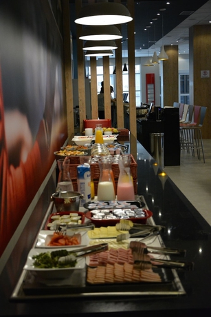 Imagen del bar/restaurante del Hotel Ibis Jacarei. Foto 5