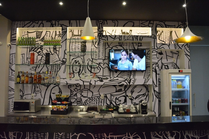 Imagen del bar/restaurante del Hotel Ibis Jacarei. Foto 7