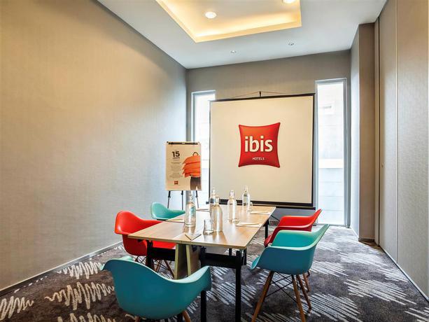 Imagen de los interiores del Hotel Ibis Jakarta Harmoni. Foto 17
