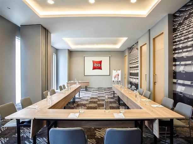 Imagen de los interiores del Hotel Ibis Jakarta Harmoni. Foto 18