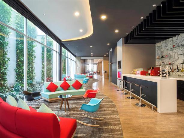 Imagen de los interiores del Hotel Ibis Jakarta Harmoni. Foto 19