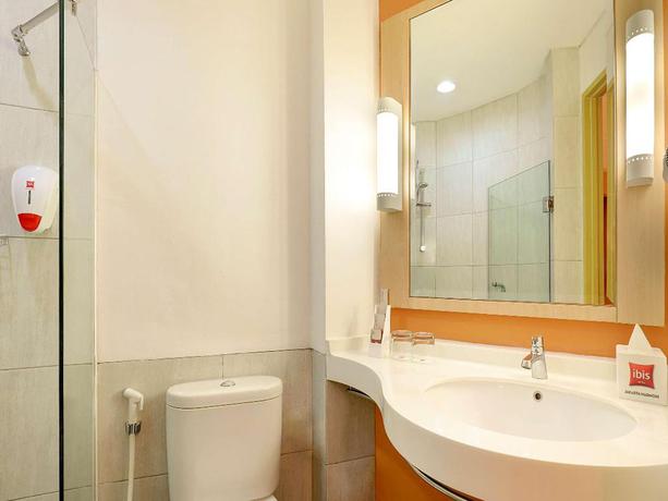 Imagen de la habitación del Hotel Ibis Jakarta Harmoni. Foto 13