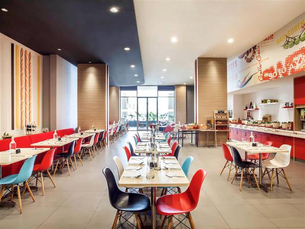Imagen del bar/restaurante del Hotel Ibis Jakarta Harmoni. Foto 3