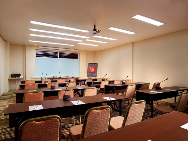 Imagen de los interiores del Hotel Ibis Jakarta Senen. Foto 7