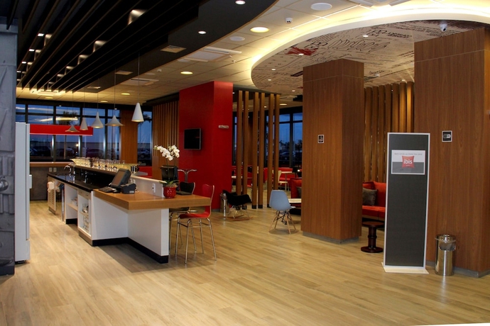 Imagen del bar/restaurante del Hotel Ibis Jatai. Foto 3