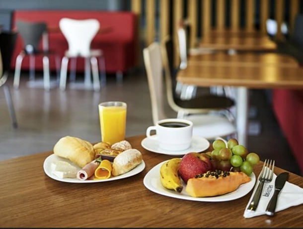 Imagen del bar/restaurante del Hotel Ibis Jatai. Foto 6