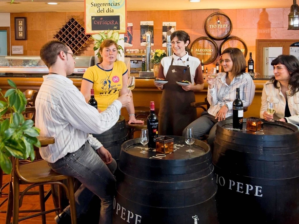 Imagen del bar/restaurante del Hotel Ibis Jerez De La Frontera. Foto 4