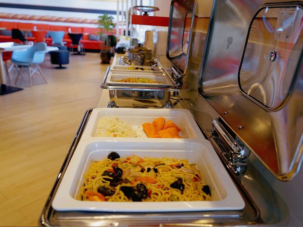 Imagen del bar/restaurante del Hotel Ibis Jiayuguan Railway Station. Foto 7