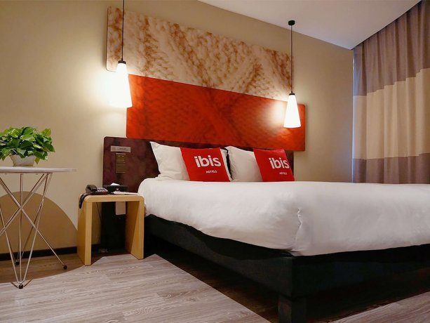 Imagen del bar/restaurante del Hotel Ibis Jiayuguan Railway Station. Foto 11