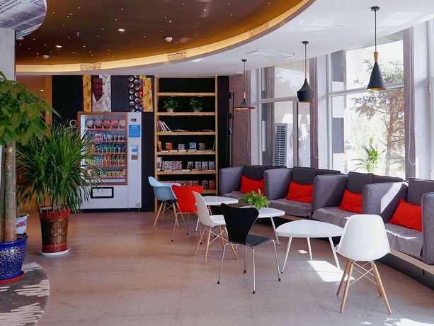 Imagen del bar/restaurante del Hotel Ibis Jiayuguan Railway Station. Foto 12