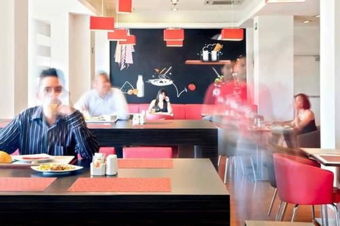 Imagen del bar/restaurante del Hotel Ibis Juarez Consulado. Foto 3