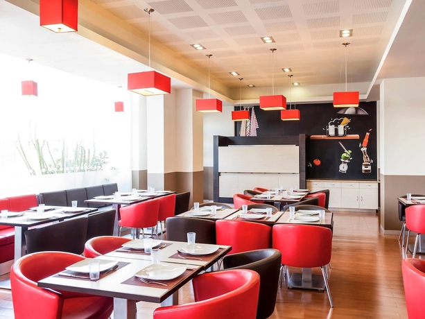 Imagen del bar/restaurante del Hotel Ibis Juarez Consulado. Foto 4