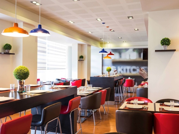 Imagen del bar/restaurante del Hotel Ibis Juarez Consulado. Foto 7