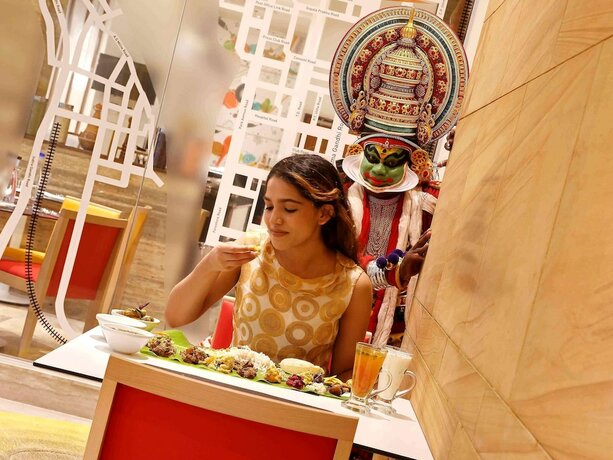 Imagen del bar/restaurante del Hotel Ibis Kochi City Centre. Foto 16