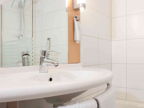 Imagen de la habitación del Hotel Ibis Konstanz. Foto 17