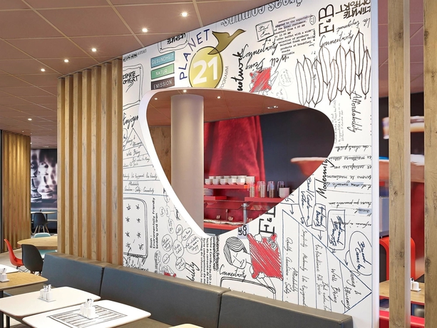 Imagen del bar/restaurante del Hotel Ibis Köln Centrum. Foto 6