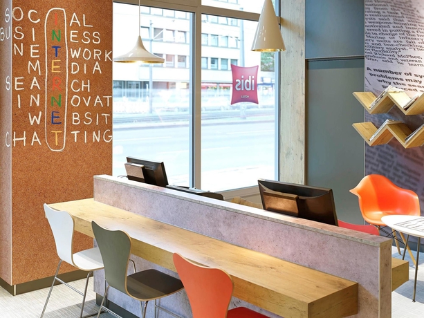 Imagen de los interiores del Hotel Ibis Köln Centrum. Foto 12