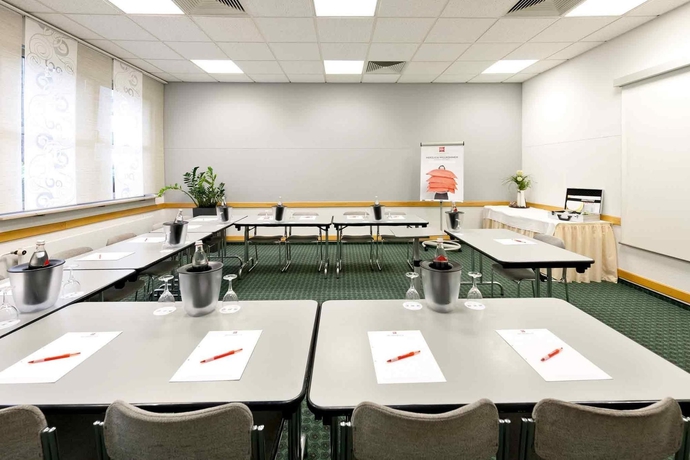 Imagen de los interiores del Hotel Ibis Köln Centrum. Foto 13