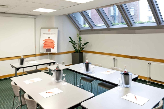 Imagen de los interiores del Hotel Ibis Köln Centrum. Foto 14