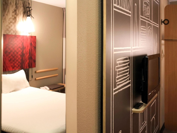 Imagen de la habitación del Hotel Ibis La Ciotat. Foto 11