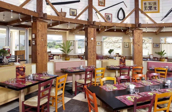 Imagen del bar/restaurante del Hotel Ibis La Ciotat. Foto 7