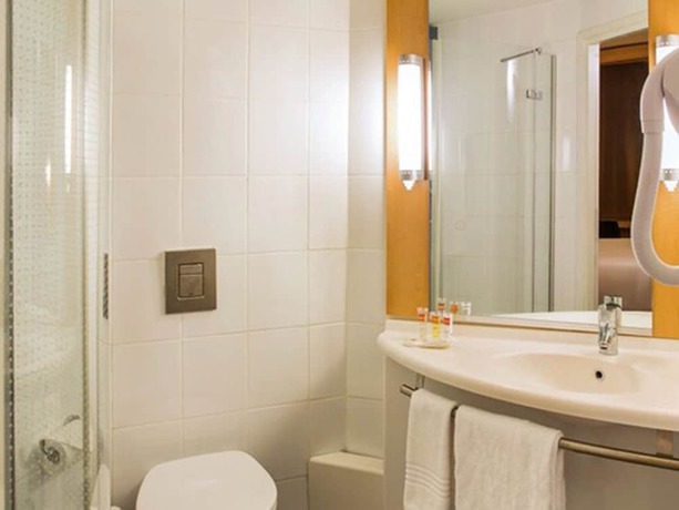 Imagen de la habitación del Hotel Ibis Lagos Ikeja. Foto 16